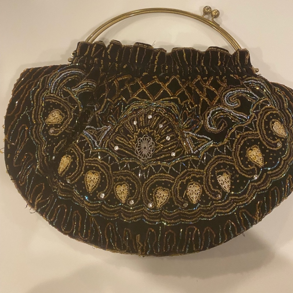 Beaded wire handle bag